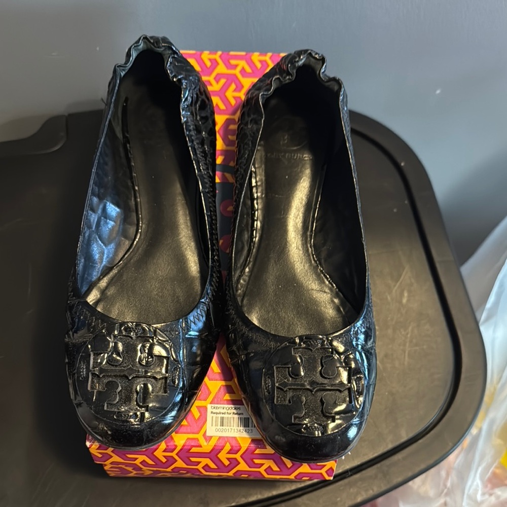 Tory Burch Black Flats & Loafers with Textured Pattern